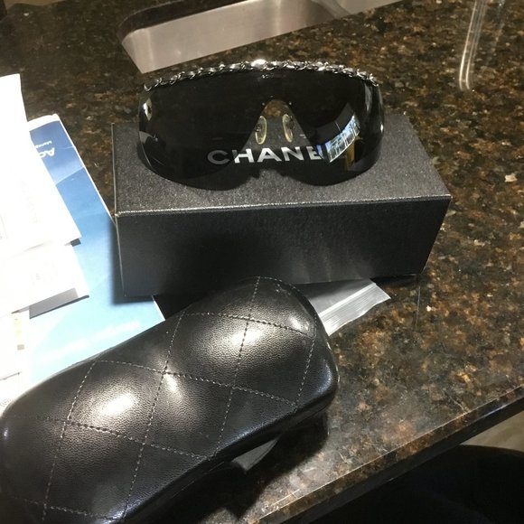 Chanel chain sunglasses - Picture 1 of 5